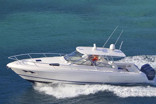 Hochleistungs-Außenbordmotor im Angebot2