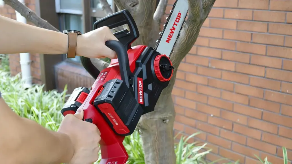 Electric vs Gas Chainsaw