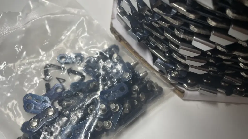 a close up of saw chain