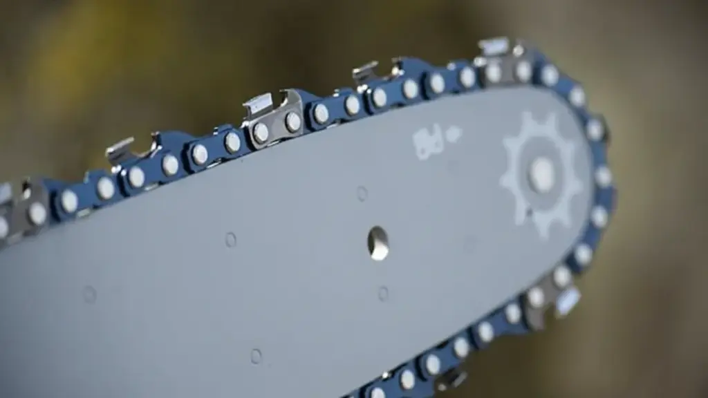 close up of saw chain