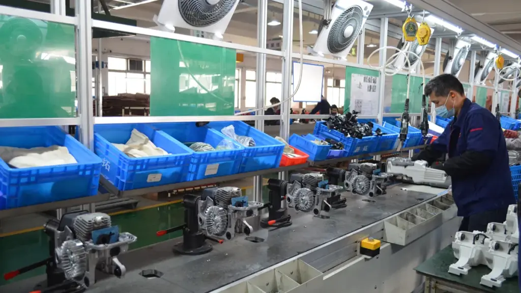 NEWTOP chainsaws assemble line