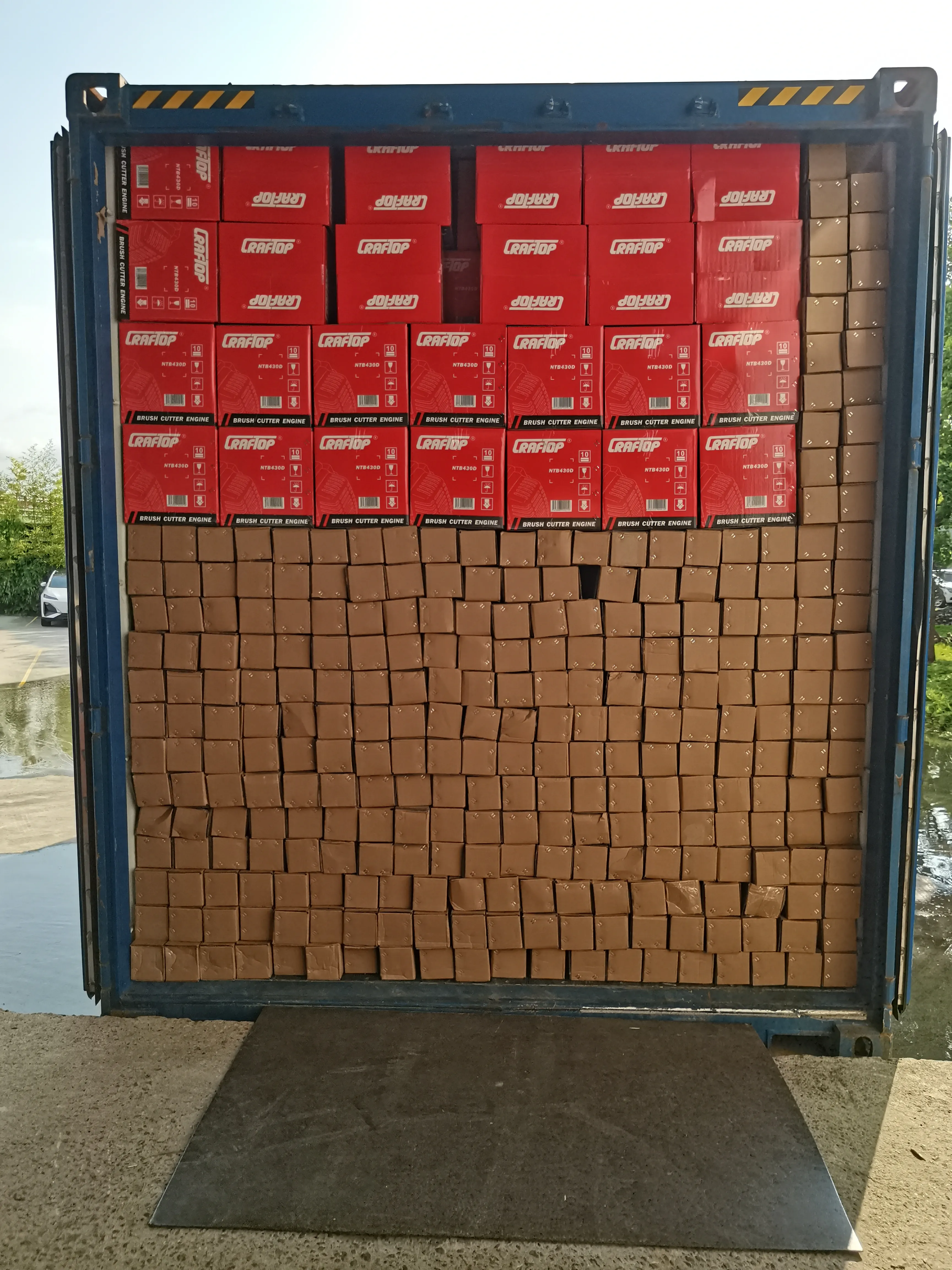 CRAFTOP brush cutter engines packed in bulk container shipment ready for export